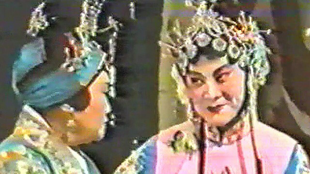 滇剧《狸猫换太子》（第五场.奇计）段琼焕饰寇珠、唐朝观饰李琳（1998年）