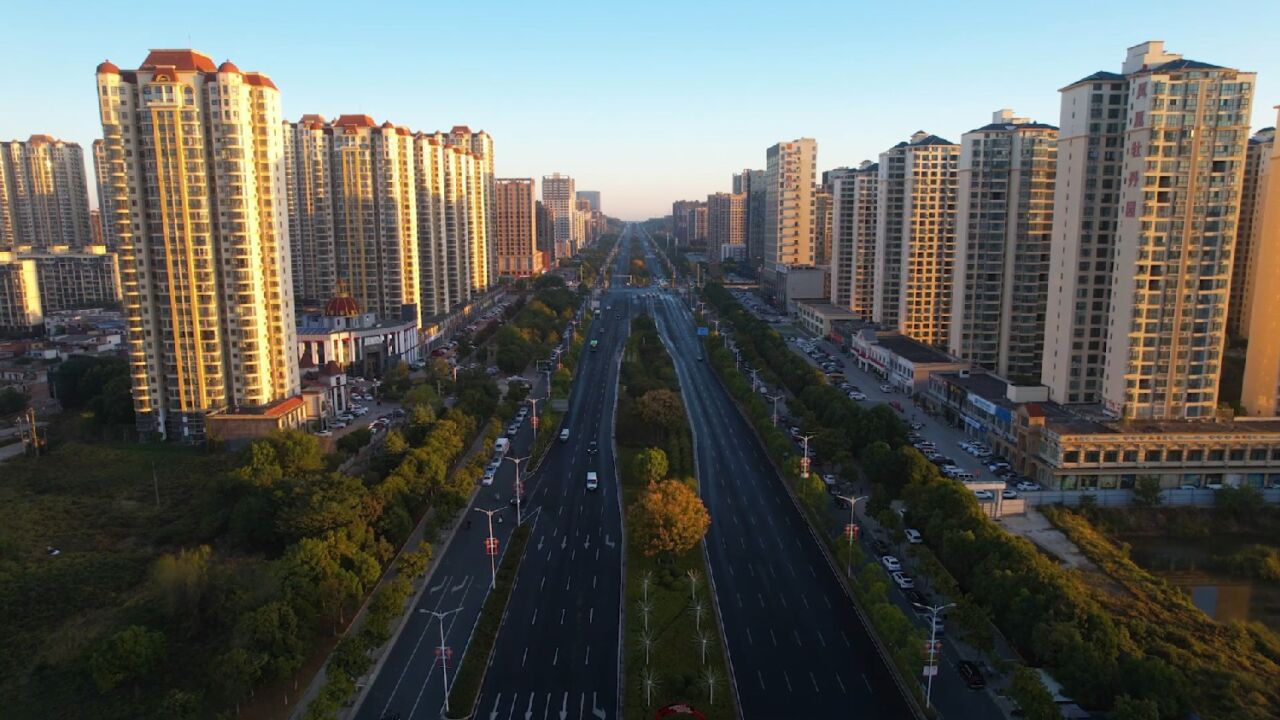 信阳市新六大街道路两侧高楼大厦拔地而起美丽街景