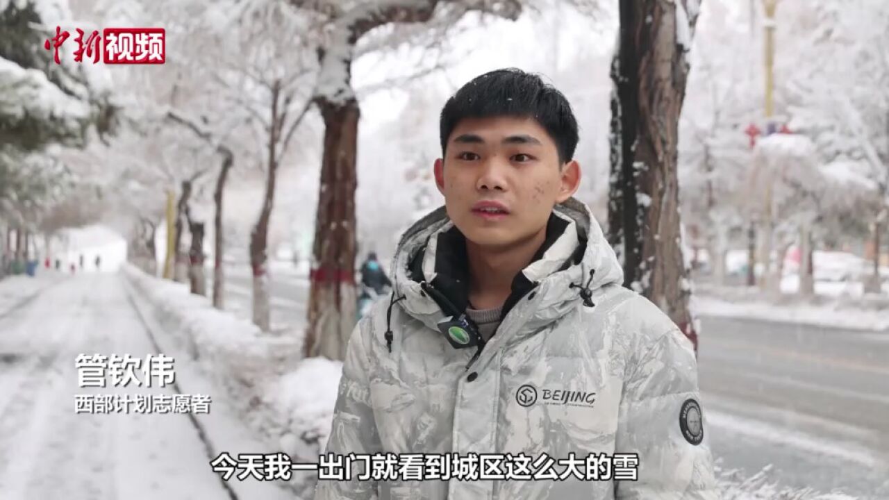 新疆“童话边城”布尔津现雪凇景观