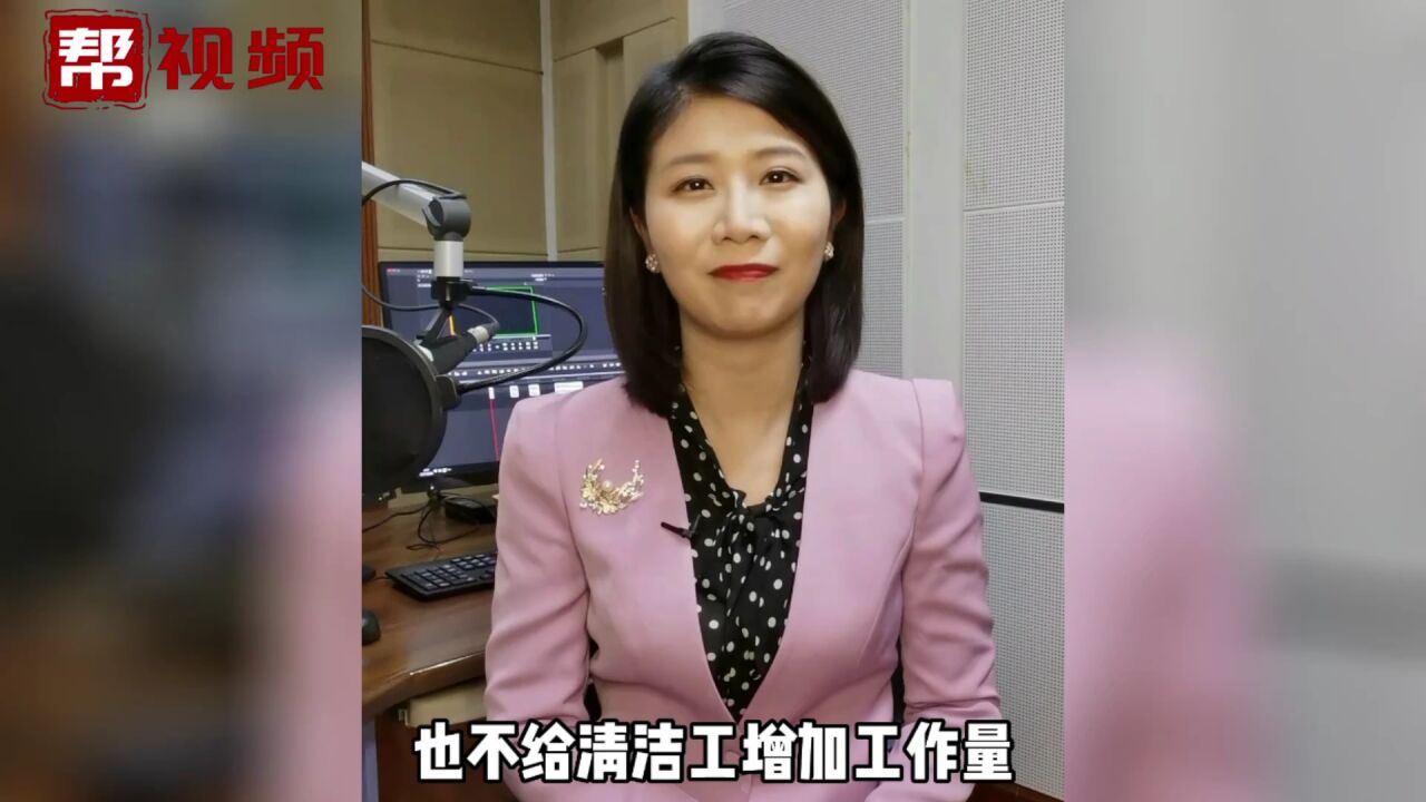 帮帮热评:小伙摆烧烤摊凌晨清洗路面 举手之劳是对文明的守护