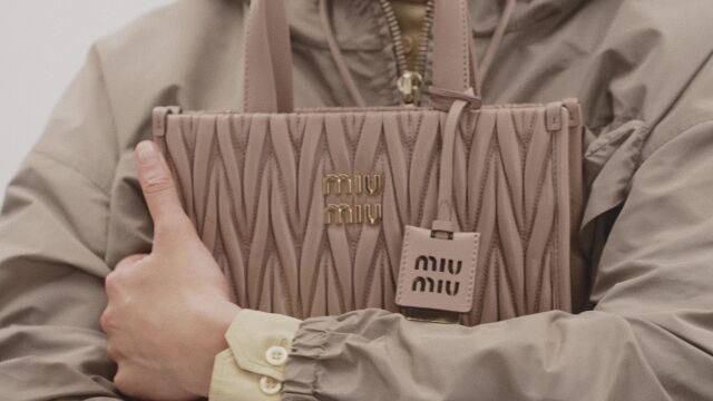 Miu Miu褶皱包,精雕细琢造就迷人质感