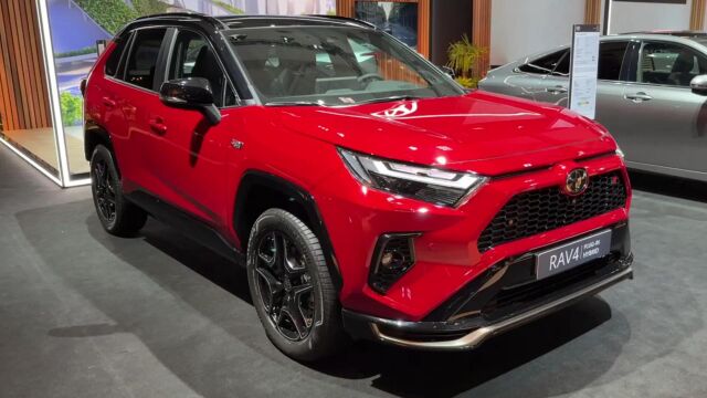 全新2023款丰田RAV4 GR Sport实用性和行李箱空间(插电式混合动力)