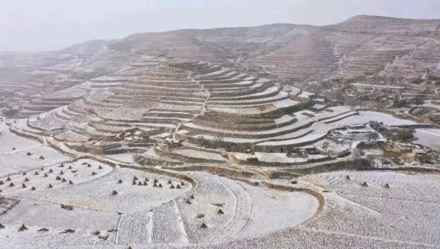 小雪后油画般的南太行,河南林州的山野和山村空旷又壮美