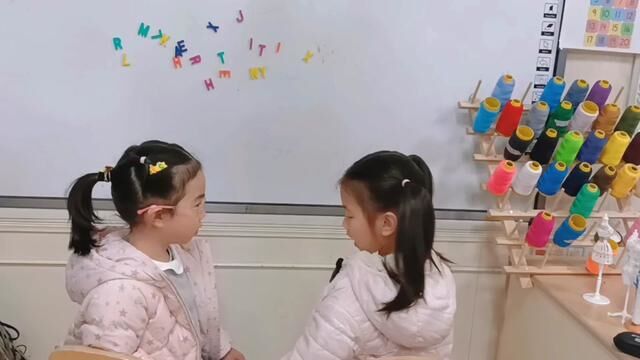 【幼儿园Vlgo|自然拼读ⷮŠ英文名字】 自然拼读是一个系统的学习,幼儿不仅要学习发音规则,还要熟练的掌握和使用规则去表达.