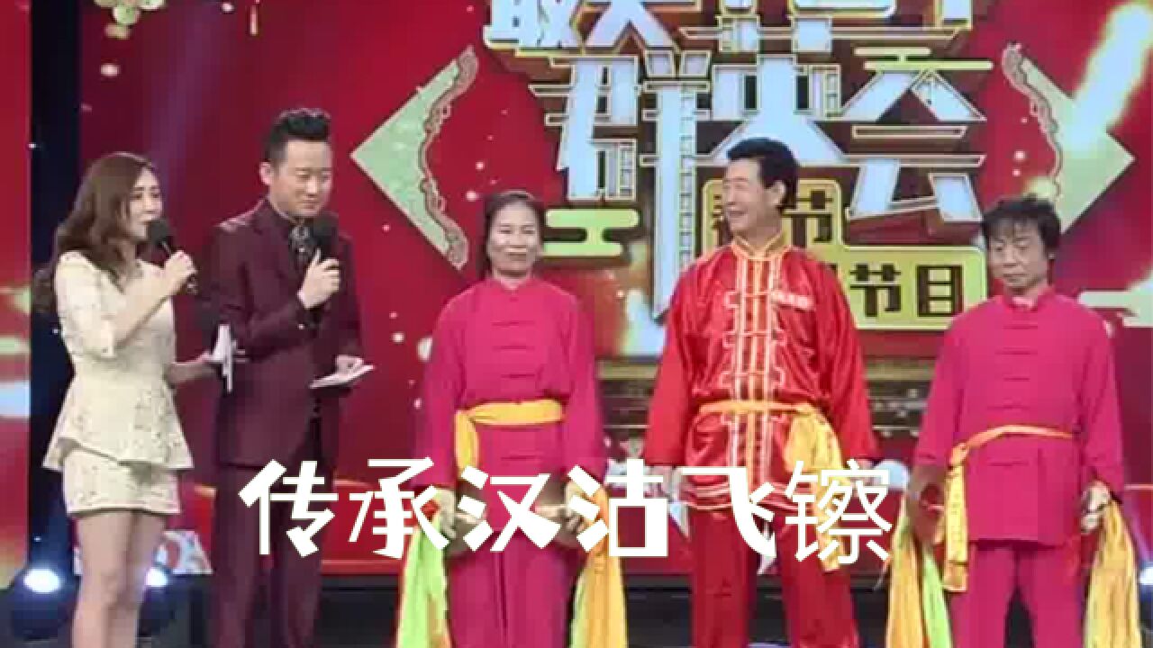 汉沽飞镲传承人带来精彩表演,上下纷飞看得众人眼花缭乱