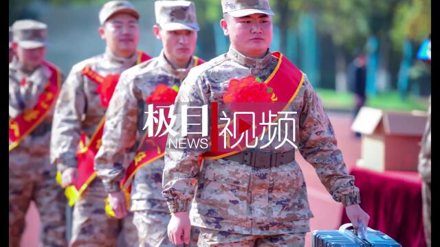 武汉市江夏区欢送今年上半年入伍预定新兵