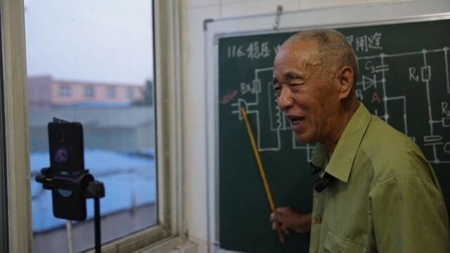 换个讲台,继续发光发热!济宁82岁退休教师王广杰获感动中国“银发知播”奖