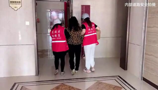 喜迎妇女十三大丨贵阳市花溪区溪湖社区:骑士小车队“溪”心服务社区居民