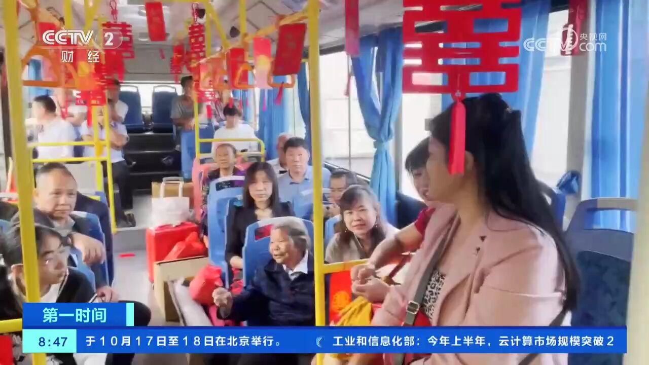 租公交做婚车 浪漫又实惠