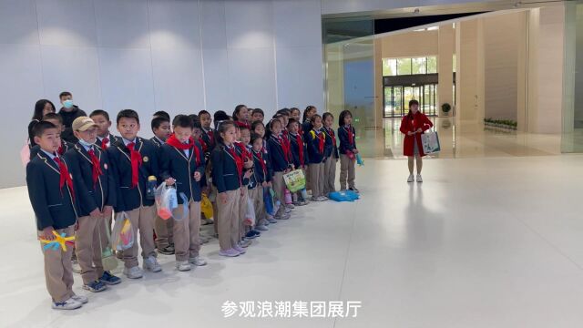 七里河小学三(2)中队致敬最美泉城建设者寻访活动