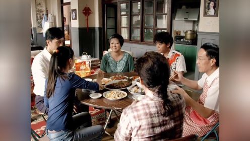 北京：小伙带女友回家吃饭，姐姐却不给她吃。