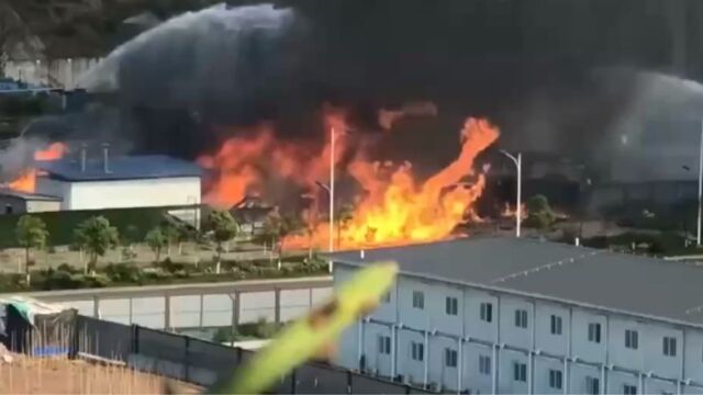 四川泸州一酒厂发生火灾已致4人死亡