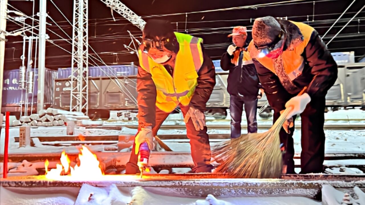 甘肃大范围降雪致高速多路段管制 铁路公路部门提醒:合理安排出行时间