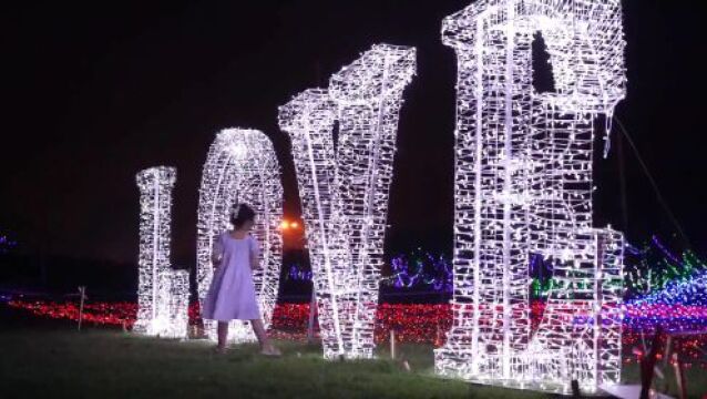 迁安:绚丽灯光秀 点“靓”夜经济