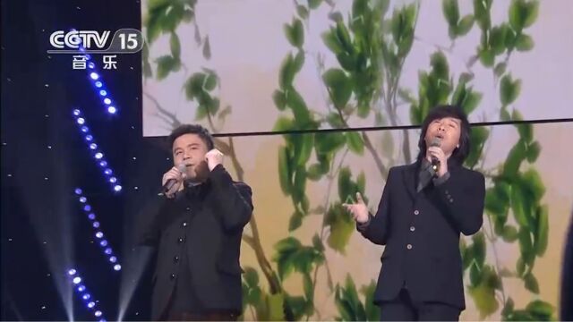 水木年华深情演唱《在他乡》,独特的嗓音,堪称经典之作