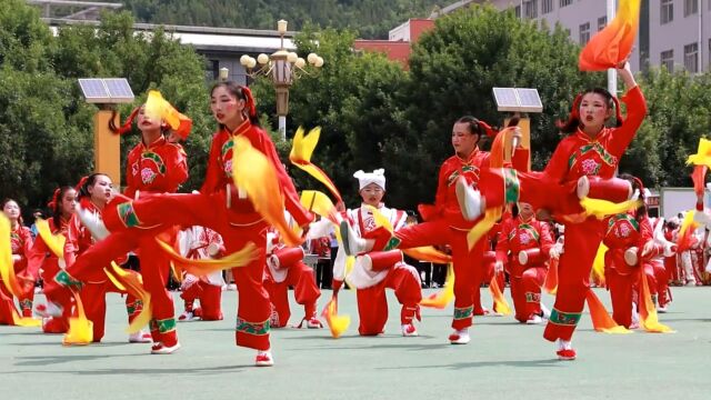 西河口腰鼓最后展示,获得好评,安塞腰鼓第三届中小学大赛实况17