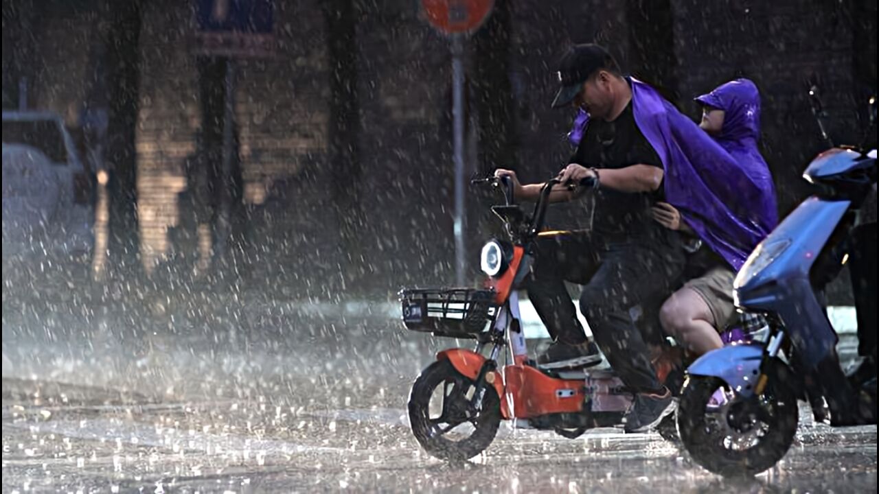 北京今天将有中雨局地暴雨,伴有雷电和8级左右阵风