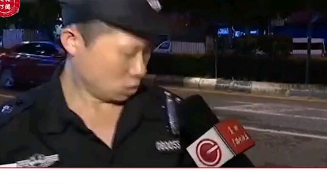 保安假冒交警深夜执法,把保安服当警服穿,扬言我哥可是局长#奇闻 #社会百态 #保安