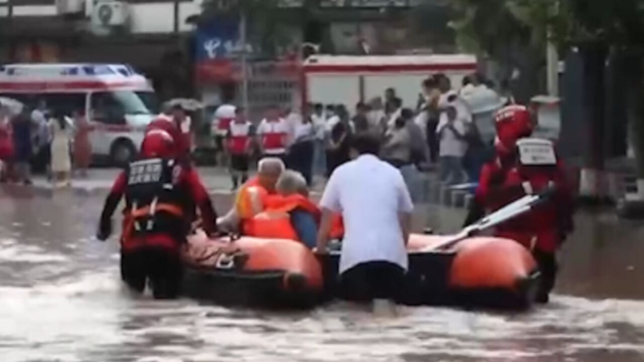 重庆南川:强降雨致部分民房被淹,当地及时转移群众