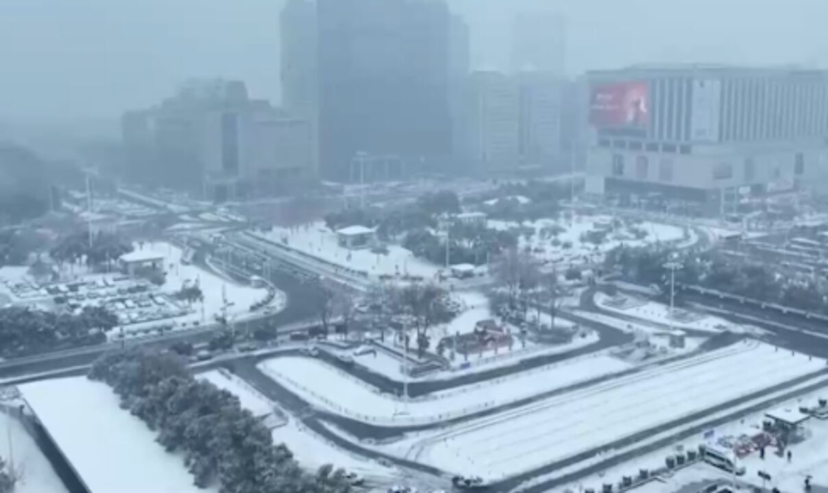 湖北汉口火车站:守护风雪归途