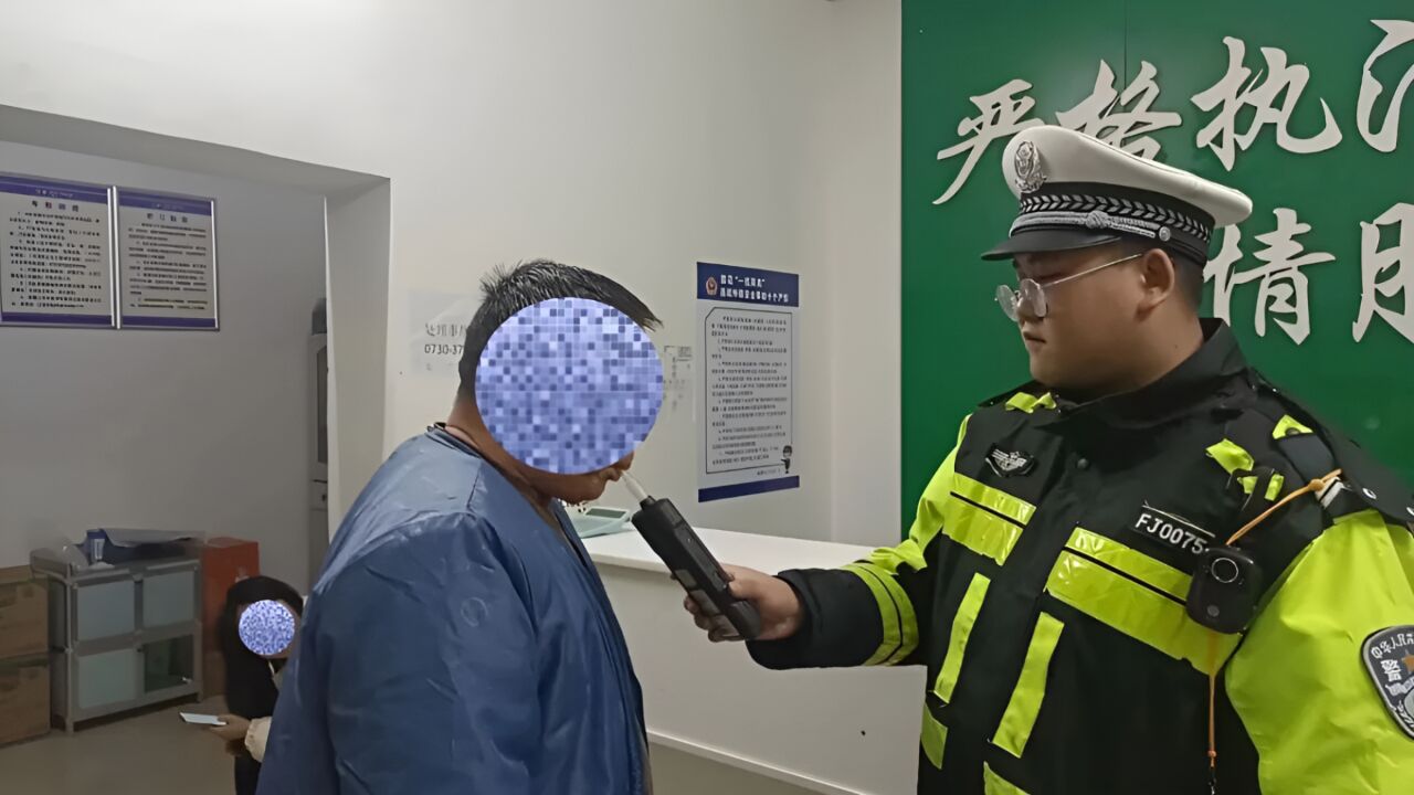 男子酒驾逃逸拉交警投湖,湖南临湘公安:涉嫌袭警,已刑拘