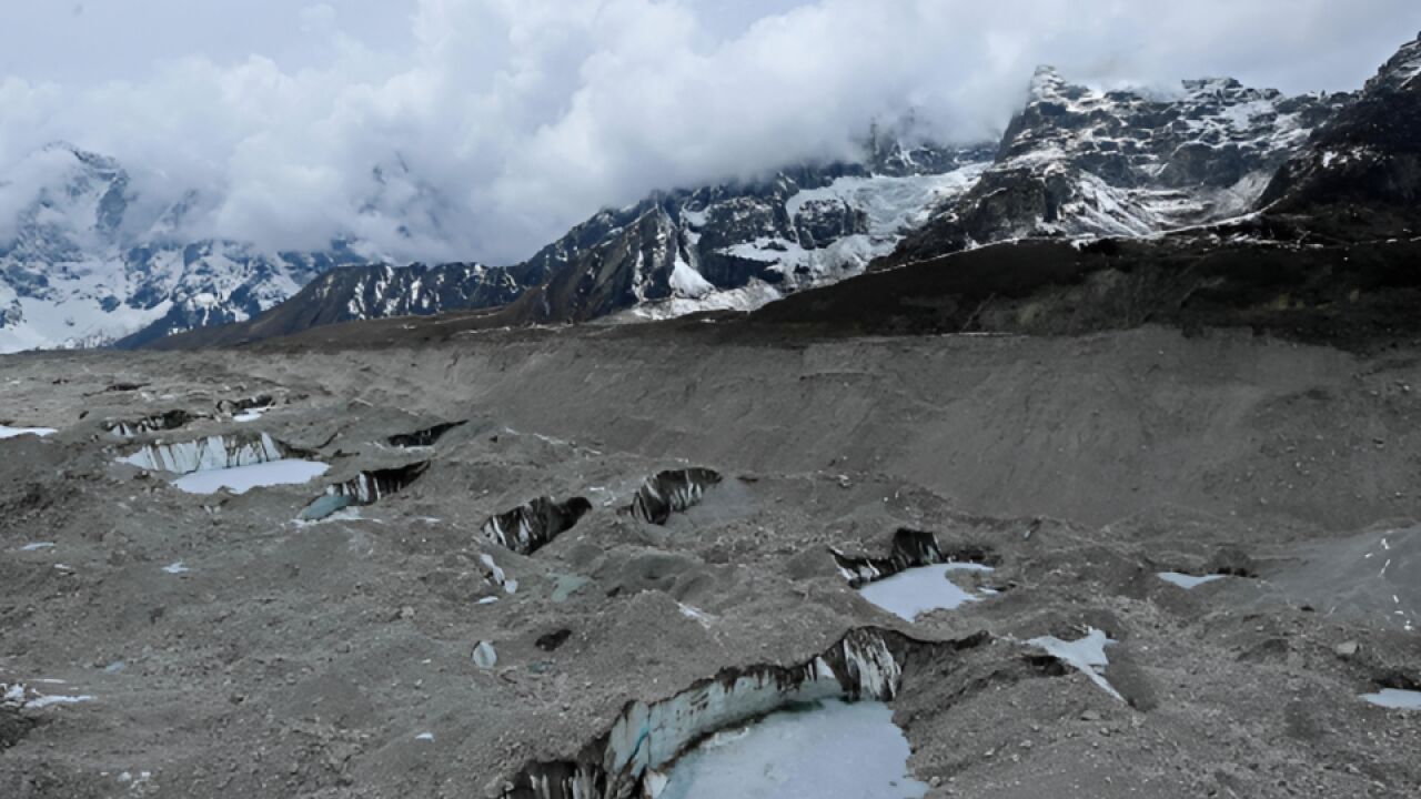 复旦研究生珠峰地区登山死亡,生前保险公司拒绝救援:保障区域不含尼泊尔