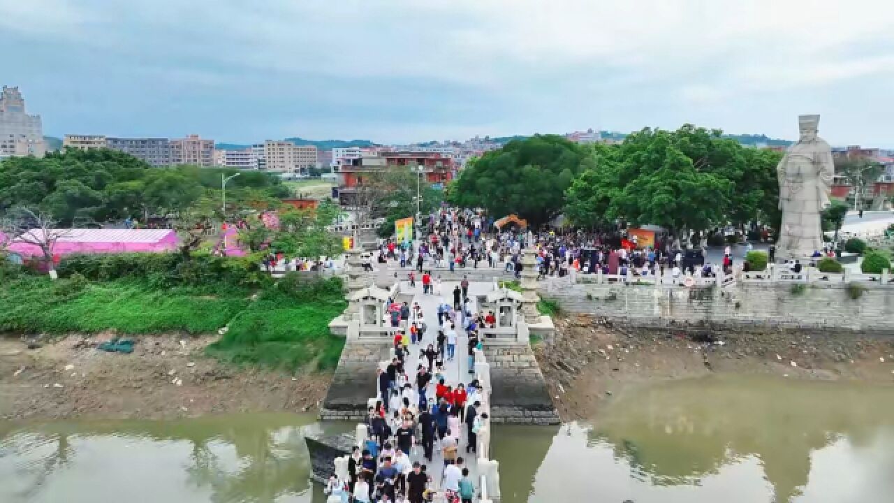 泉州台商投资区 人流如潮 各地游客云集洛阳桥