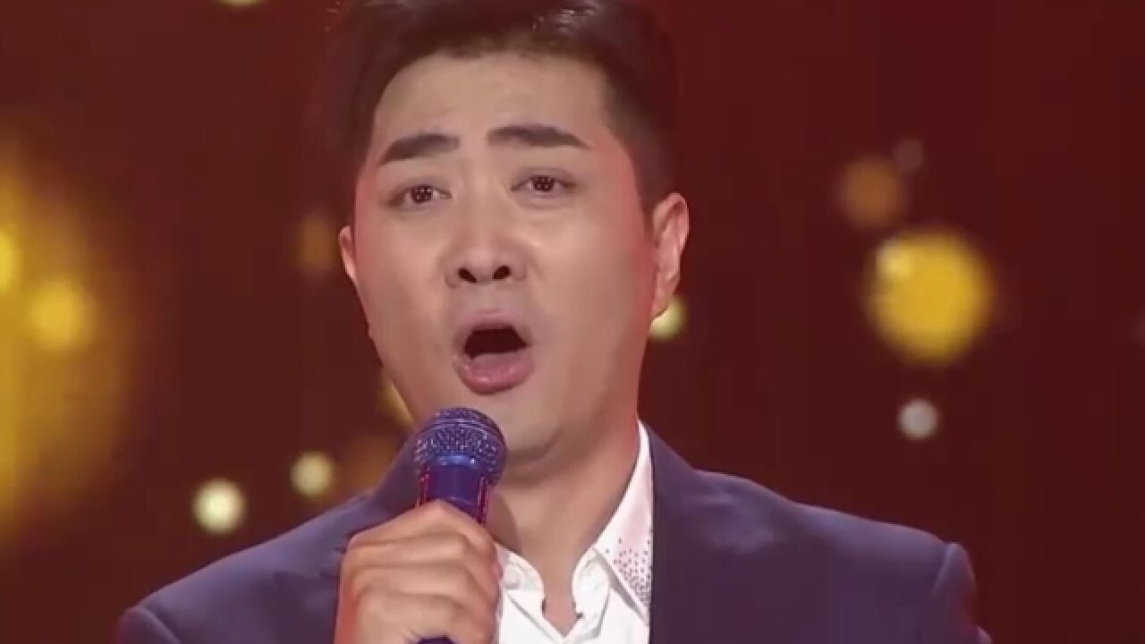 毋攀演唱《奉献》,歌声悠扬,深情满满