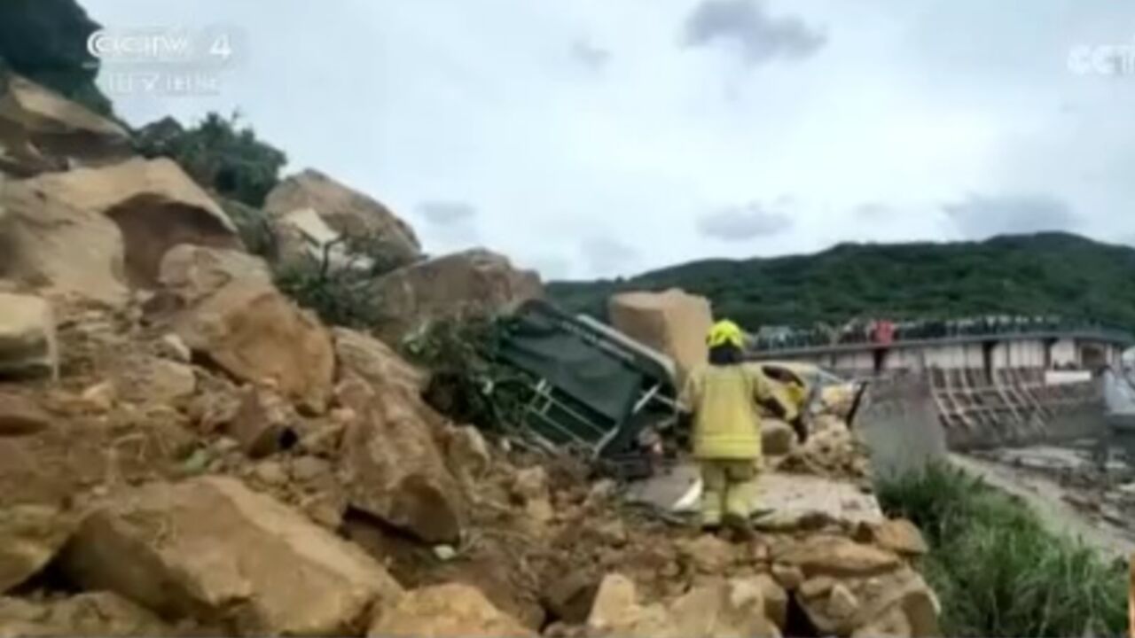 台湾基隆发生山体滑坡,造成两人受伤