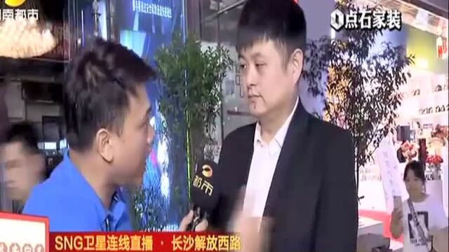 长沙解放西路:酒吧贴出《娱乐场所管理条例》营业时间至次日凌晨两点