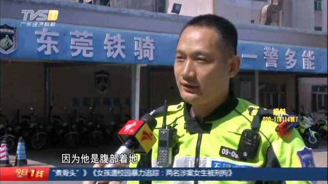 东莞石碣:两岁娃坠楼遇险 铁骑护送入院抢救