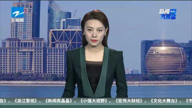 取款后误以为银行卡被吞 醉汉将气撒到ATM机上