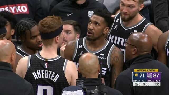 杰伦史密斯受伤离场 蒙克被判一级恶意犯规