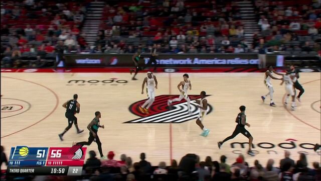 扣得篮筐震天响！格兰特横冲直撞单手劈扣碾压禁区