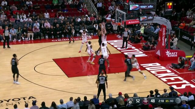 霸气顶开防守 克拉克斯顿空中对抗把球放进