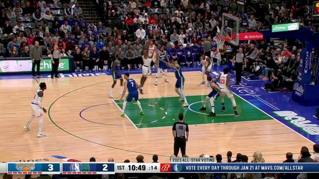 开场暴力碾压！罗宾逊旱地拔葱双臂暴扣虐筐