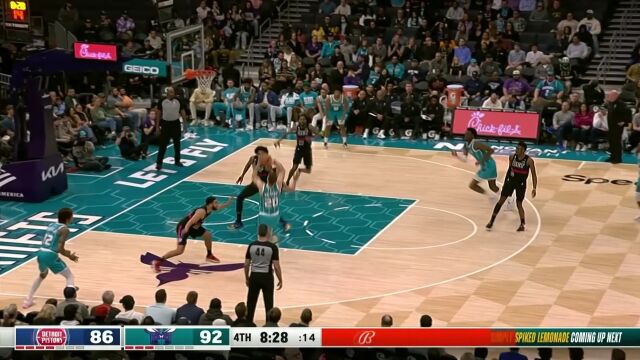 海沃德急停跳投 硬刚防守打进2+1