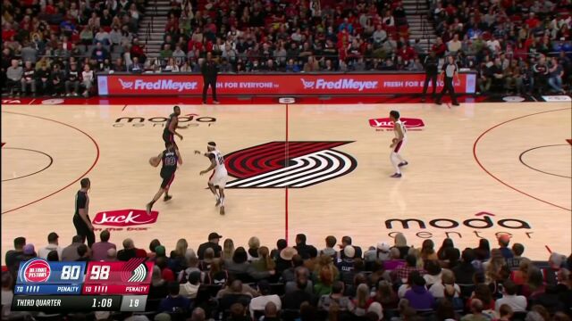 为球队肝脑涂地！佩顿神级预判倒地断球把球传给队友