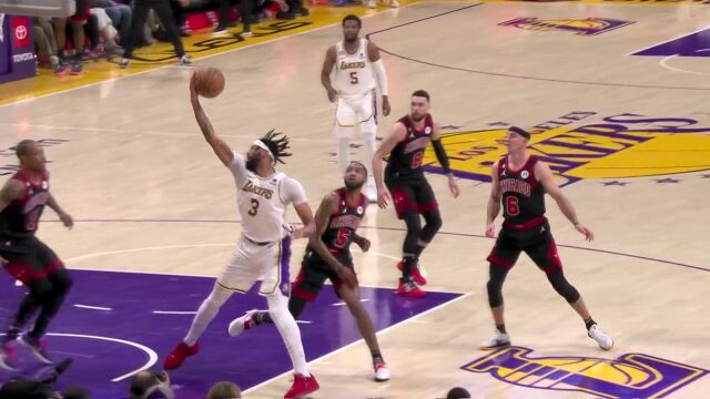 制霸内线以一敌二 浓眉篮下翻江倒海打成2+1