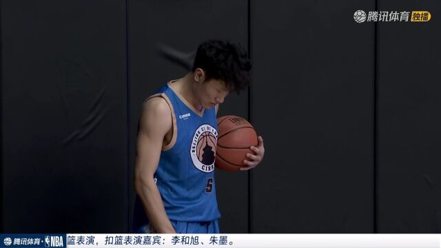 中场扣篮大赛 朱墨第三扣体能下降遗憾未能扣进