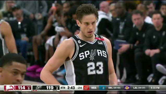NBA常规赛：老鹰vs马刺第4节英文原声回放