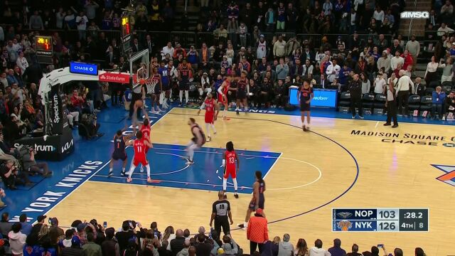 抬手就能进 李维斯外线三分应声入网