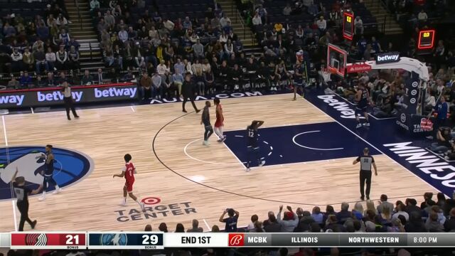 抢断反击大心脏 夏普无视防守三分压哨神仙球手起刀落