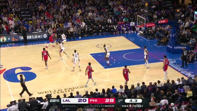 展现全能身手 恩比德漂移三分出手命中准压哨