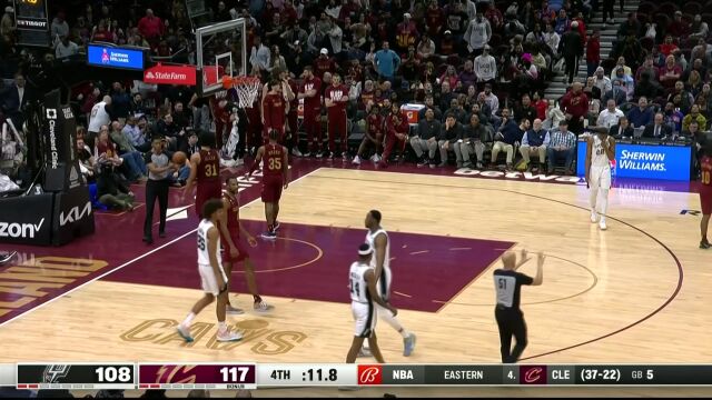 韦斯利硬刚防守 霸气投篮还有加罚