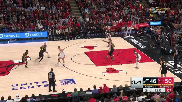 Bingo！马尔卡宁准压哨后仰三分迎射武切维奇