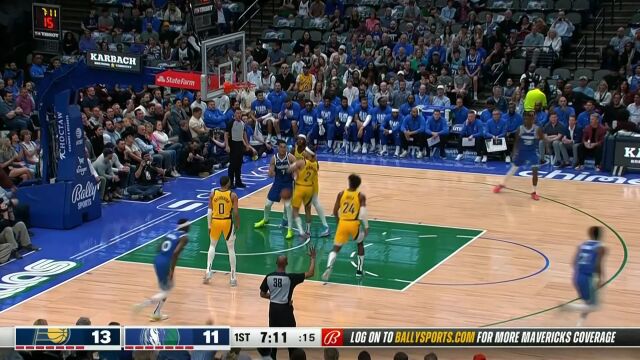 欧文急停小抛投轻松得手 东契奇张弓搭箭撤步三分命中