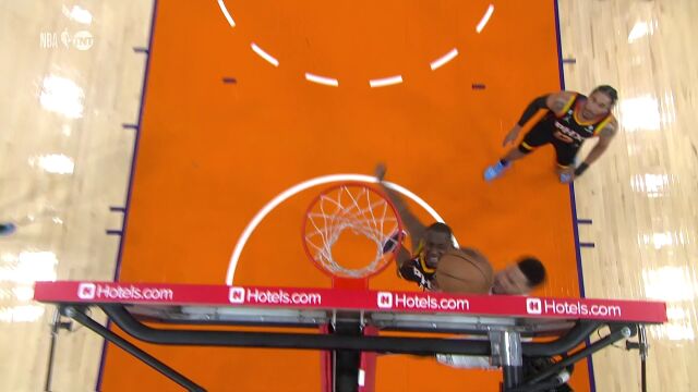 西蒙斯突破遭遇大帽 库里眼疾手快助队友亡羊补牢送上暴扣