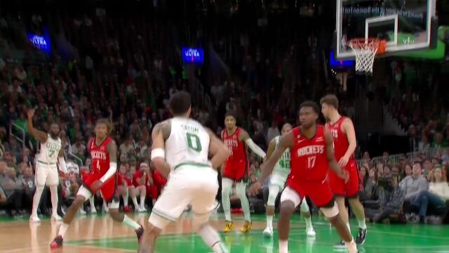 沉着冷静外线甩狙 塔图姆撤步三分出手稳稳命中