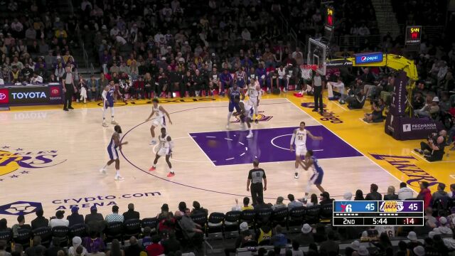 登帝组合的接连发力 哈登超远三分恩比德冲击内线